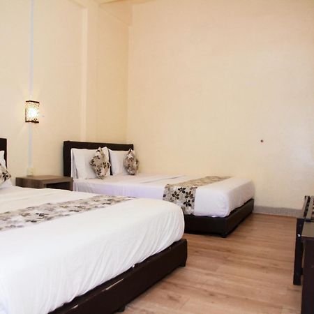 Myra Hotel Мерсинг Екстериор снимка