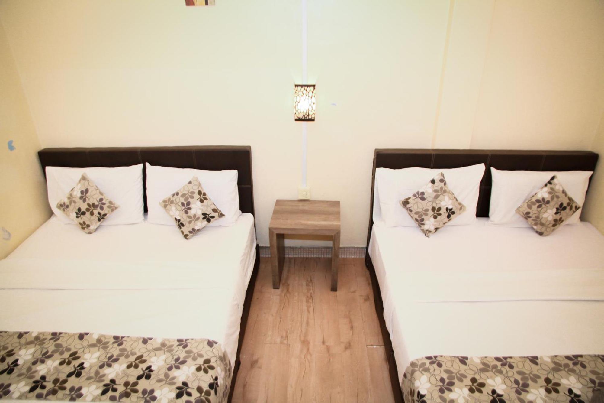 Myra Hotel Мерсинг Екстериор снимка