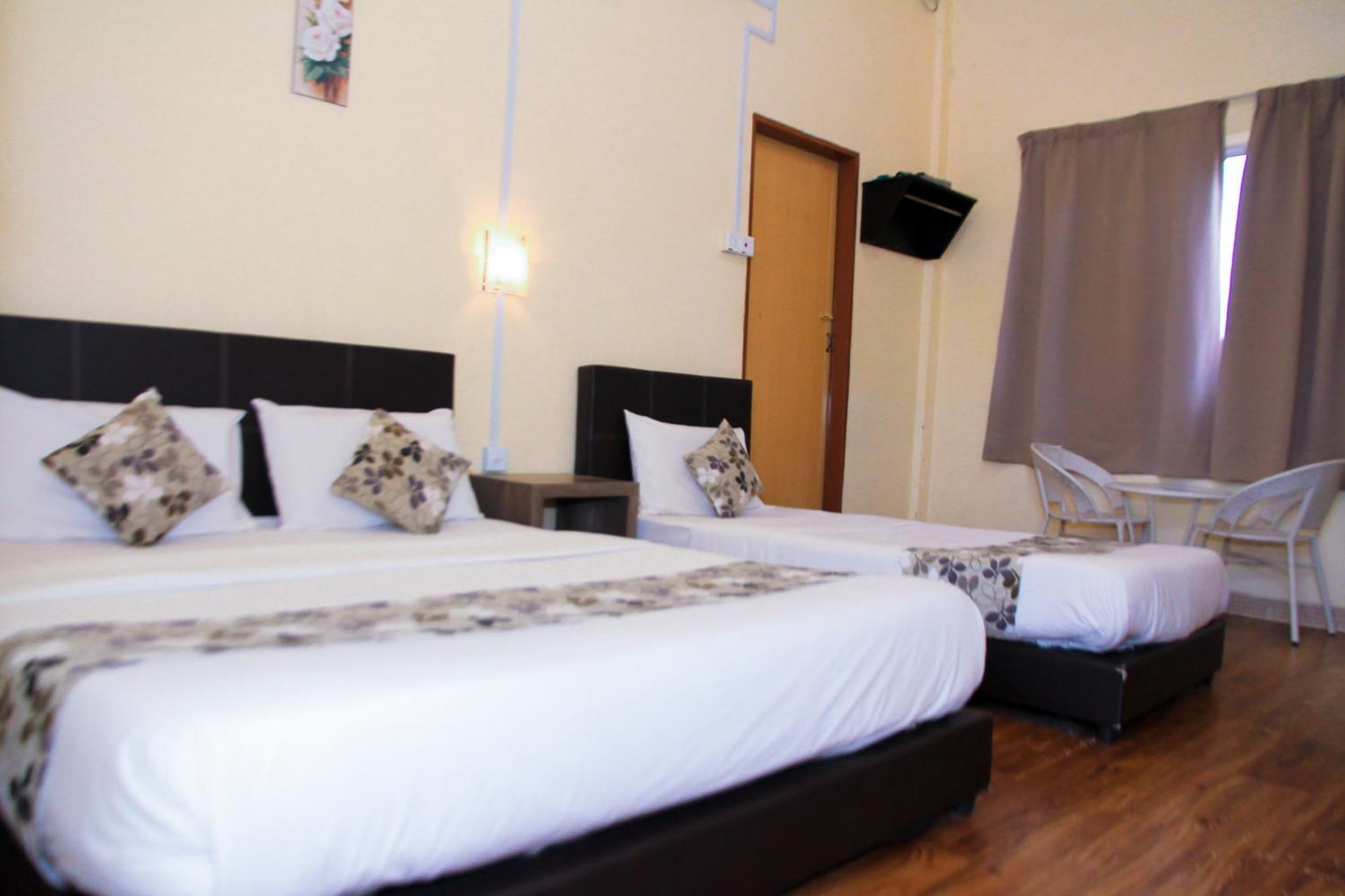 Myra Hotel Мерсинг Екстериор снимка