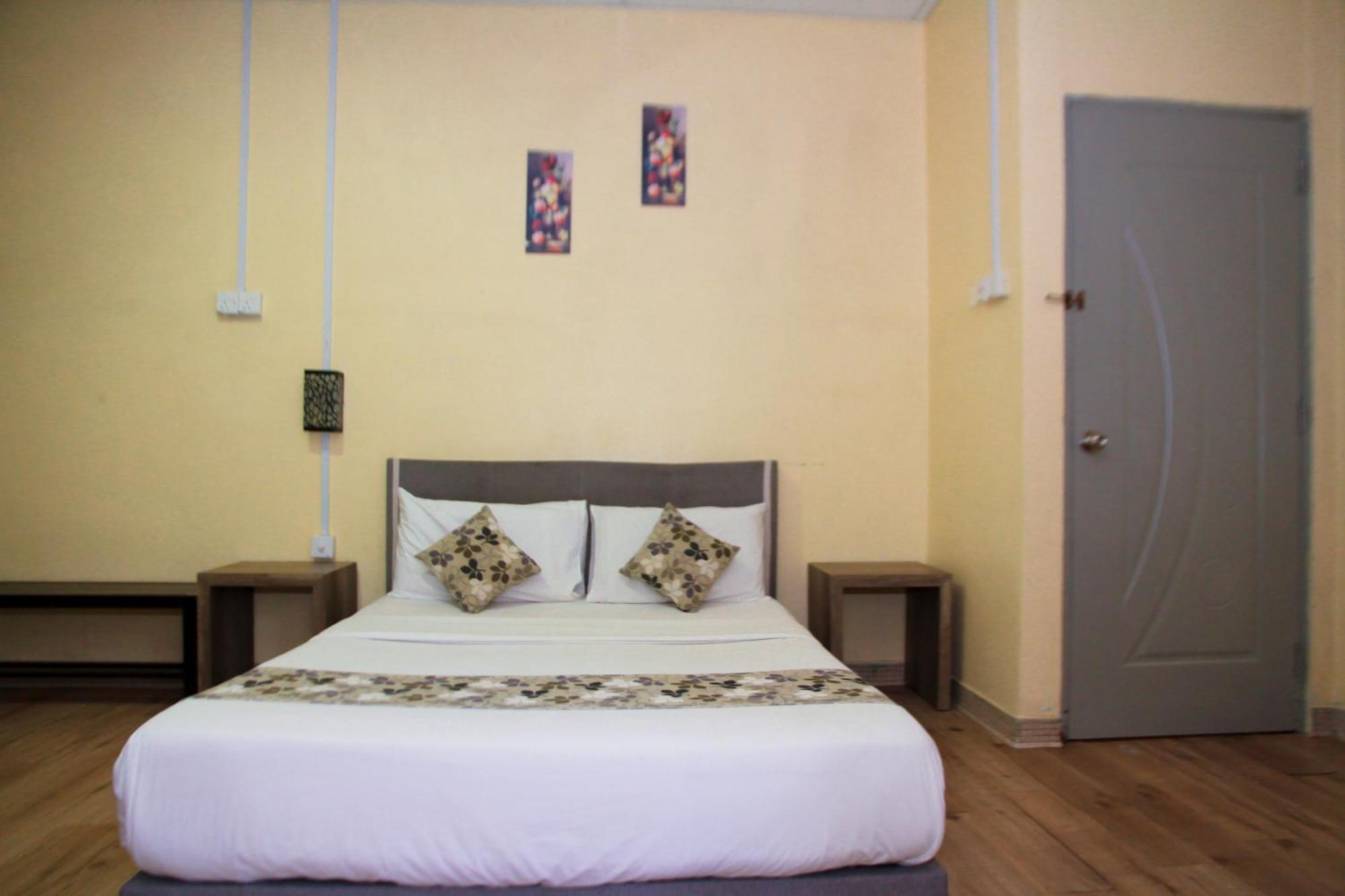 Myra Hotel Мерсинг Екстериор снимка