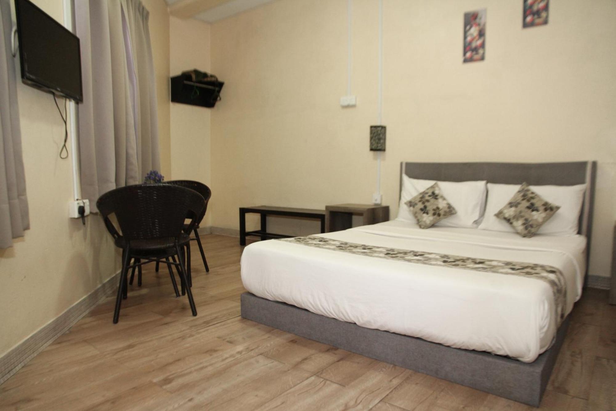 Myra Hotel Мерсинг Екстериор снимка