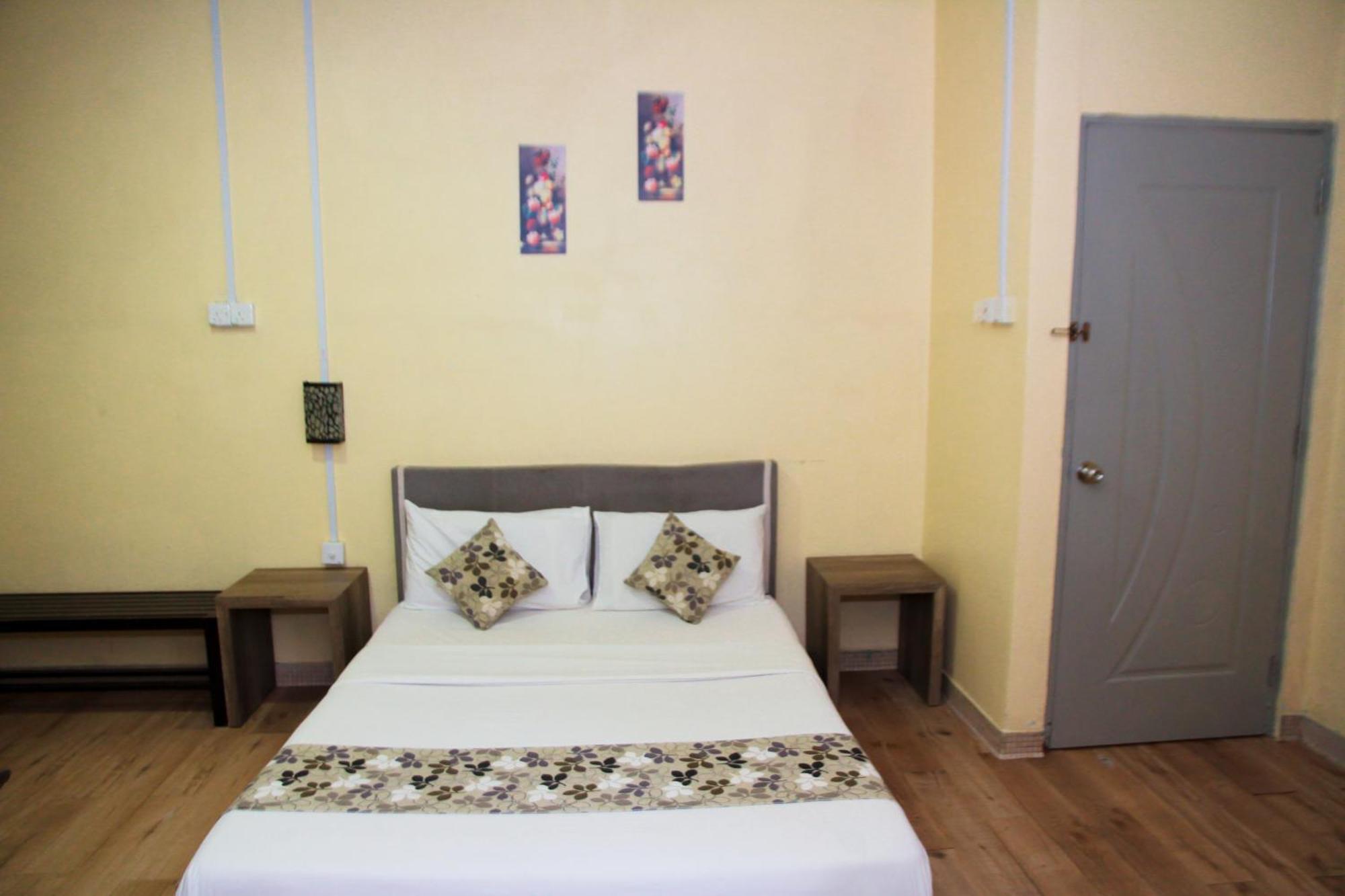 Myra Hotel Мерсинг Екстериор снимка