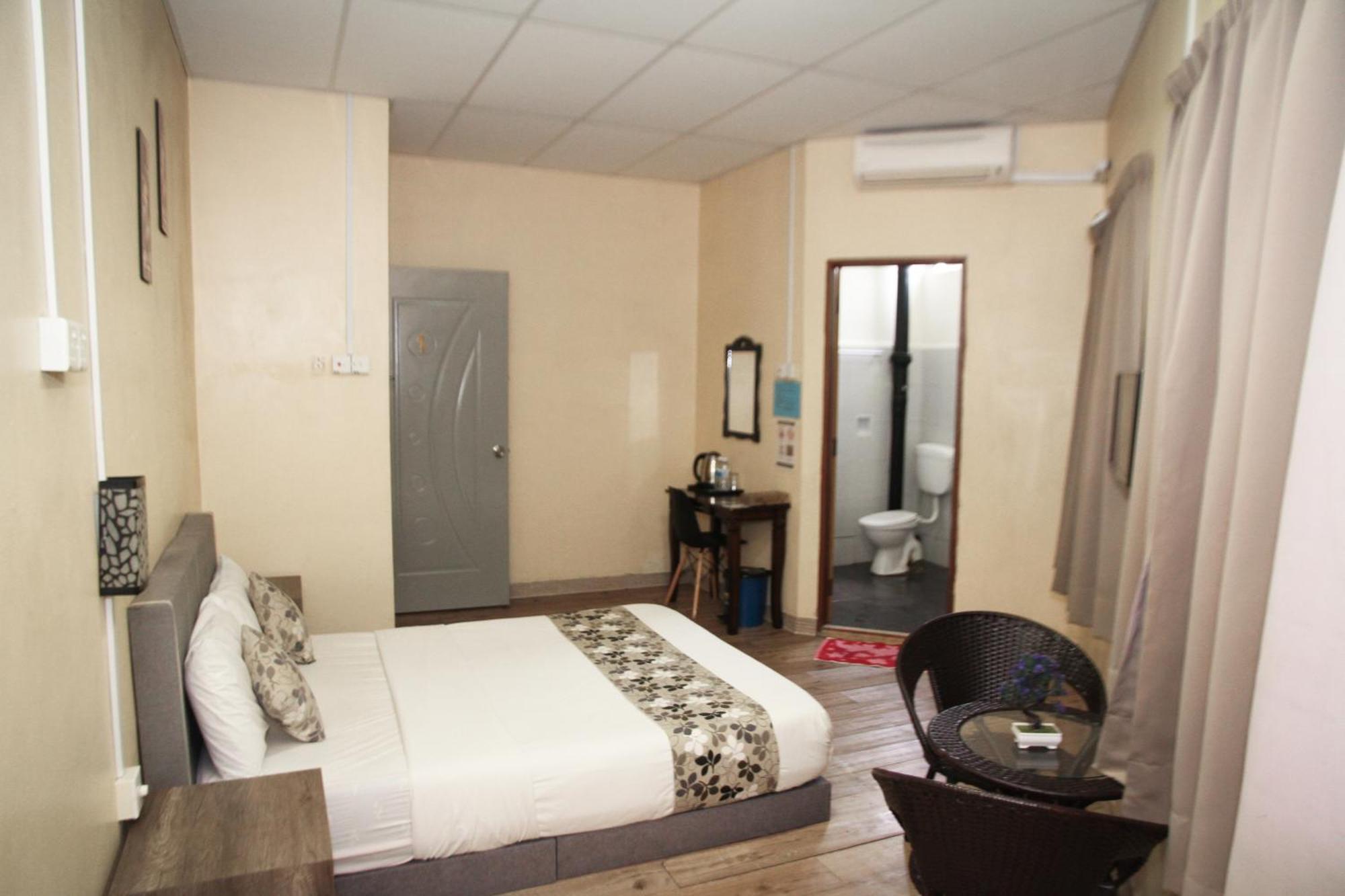 Myra Hotel Мерсинг Екстериор снимка