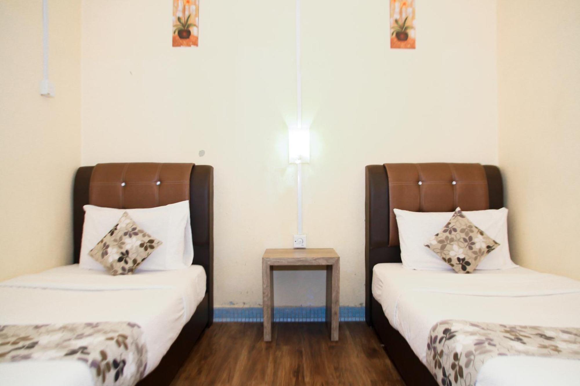 Myra Hotel Мерсинг Екстериор снимка