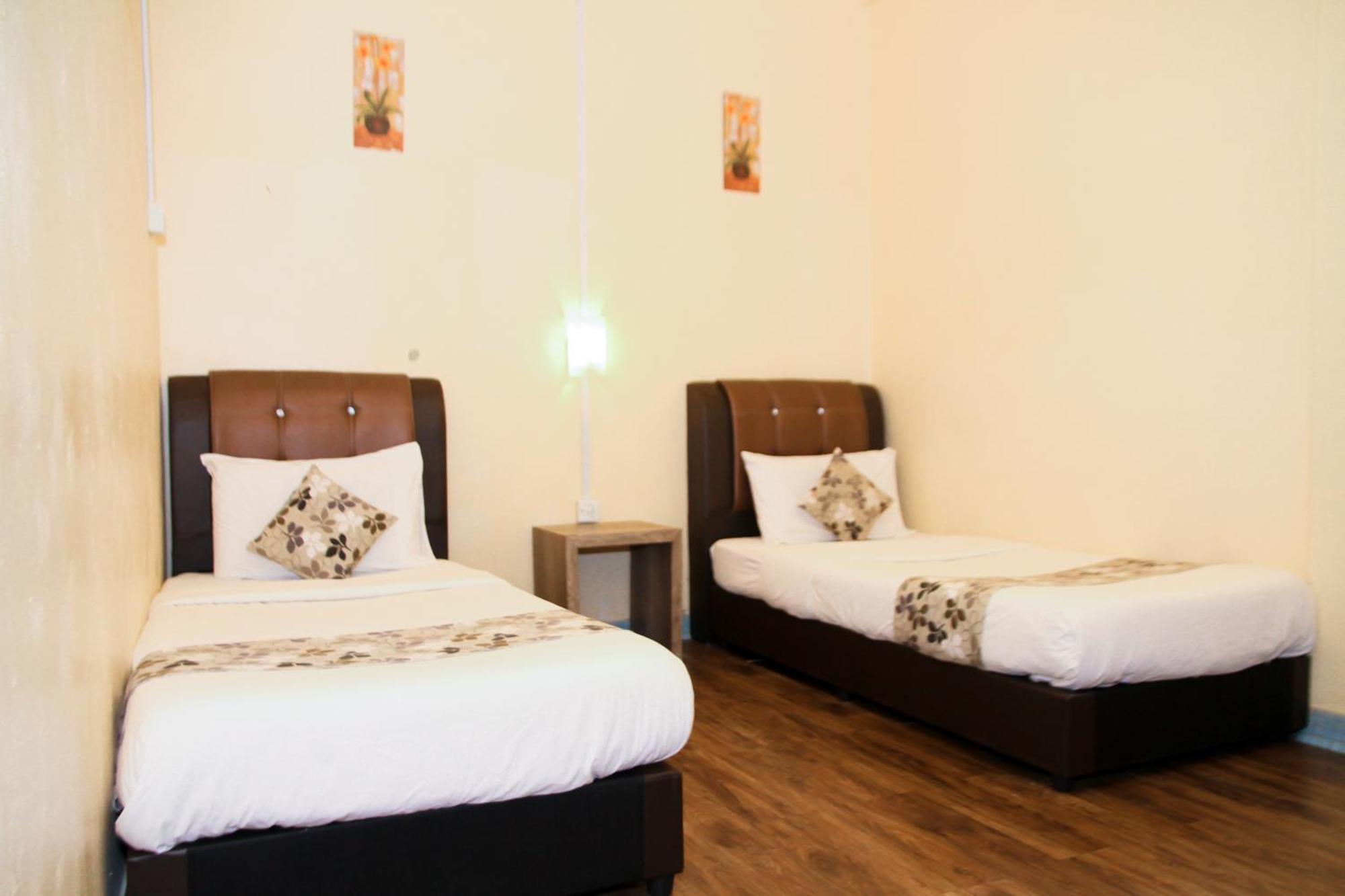 Myra Hotel Мерсинг Екстериор снимка