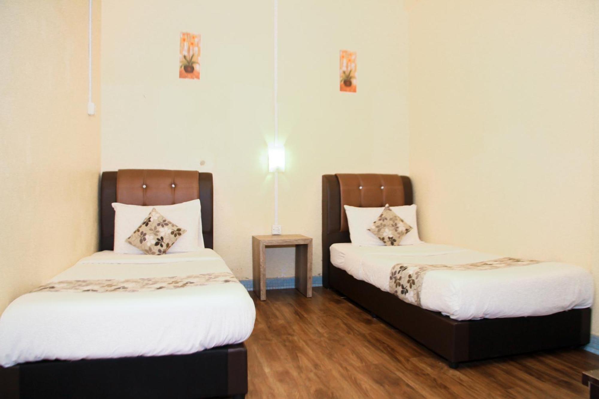 Myra Hotel Мерсинг Екстериор снимка