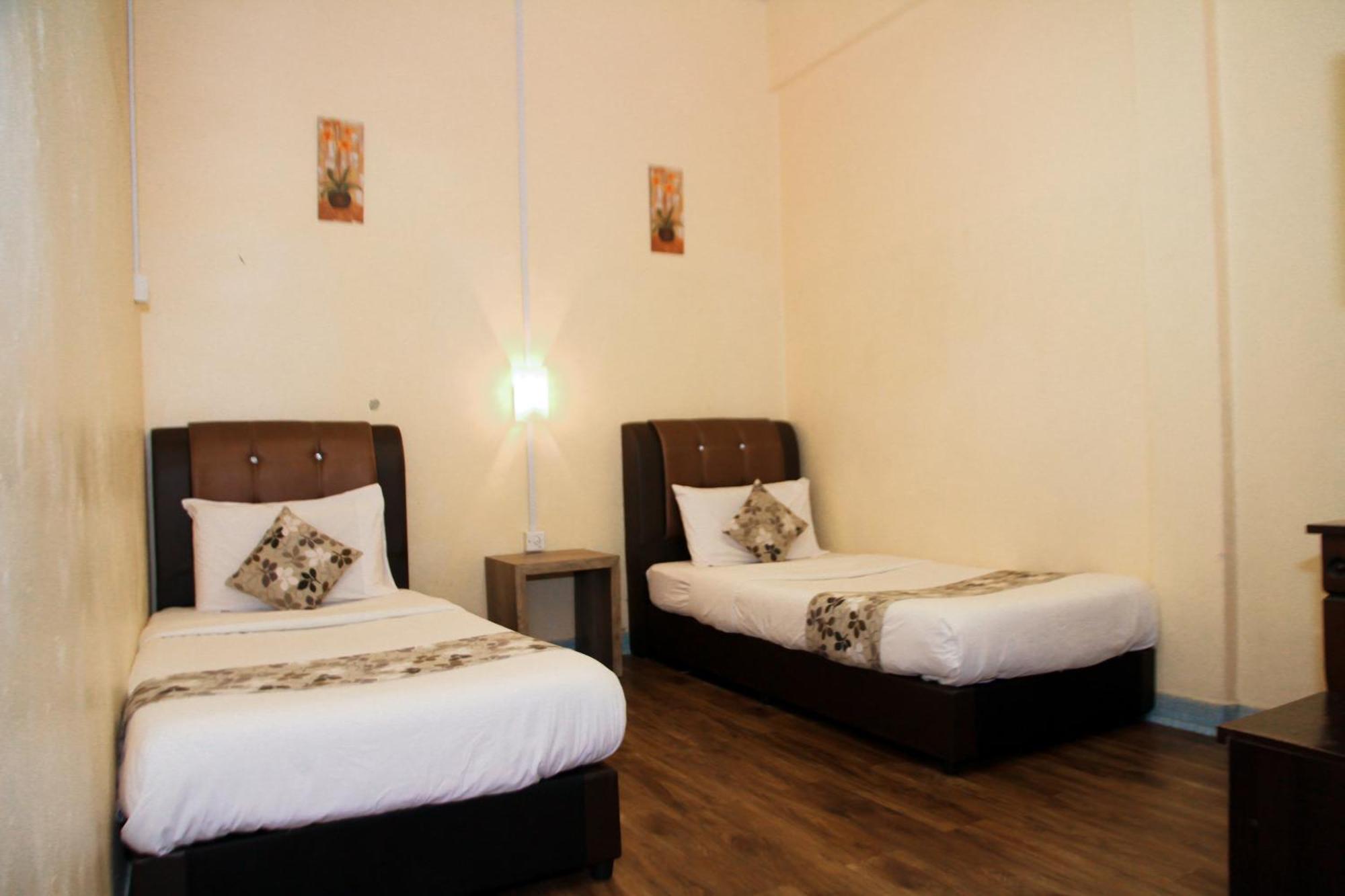 Myra Hotel Мерсинг Екстериор снимка